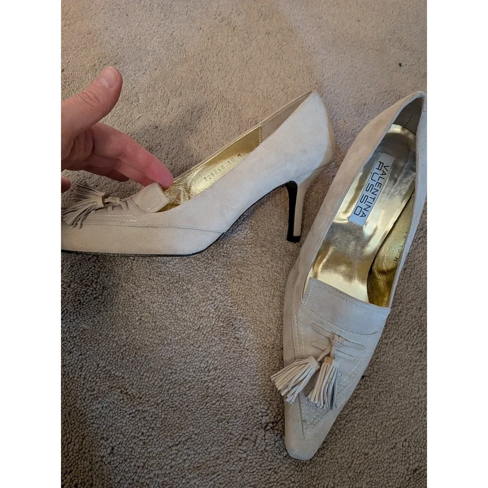 Valentina Russo Beige Suede Tassel Pointed Toe Pumps Made in Spain Size‎ 10 M